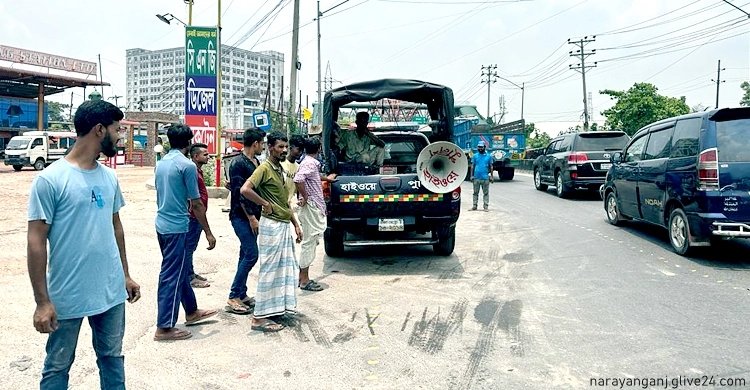 মহাসড়কে চাঁদাবাজি বন্ধে পুলিশের মাইকিং